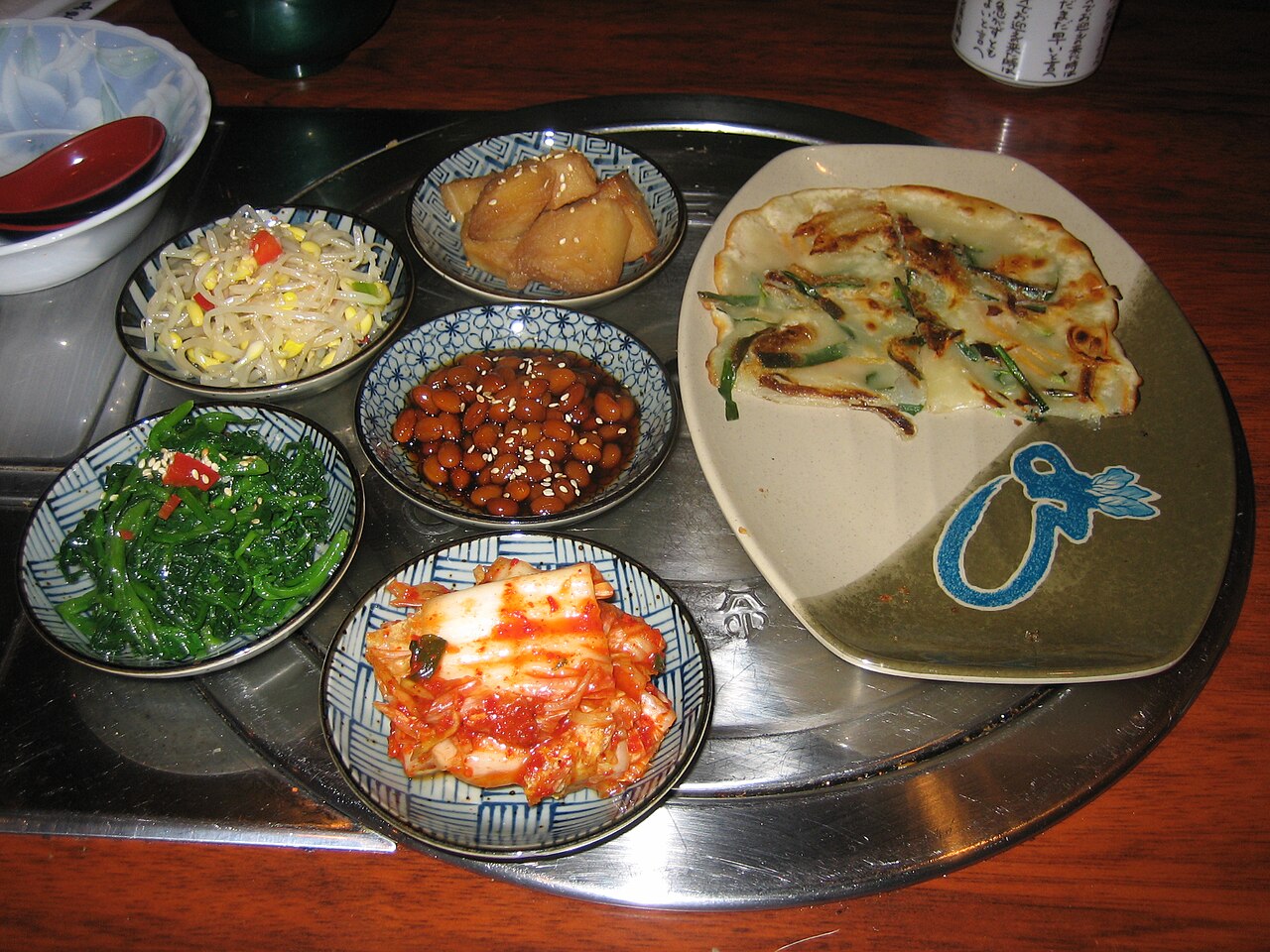 젓가락이 먼저 가야 할 곳입니다 · 사진: Wikimedia Commons (CC BY 2.0)